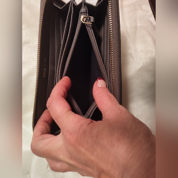 Cole Haan big size wallet - Picture 12 of 12